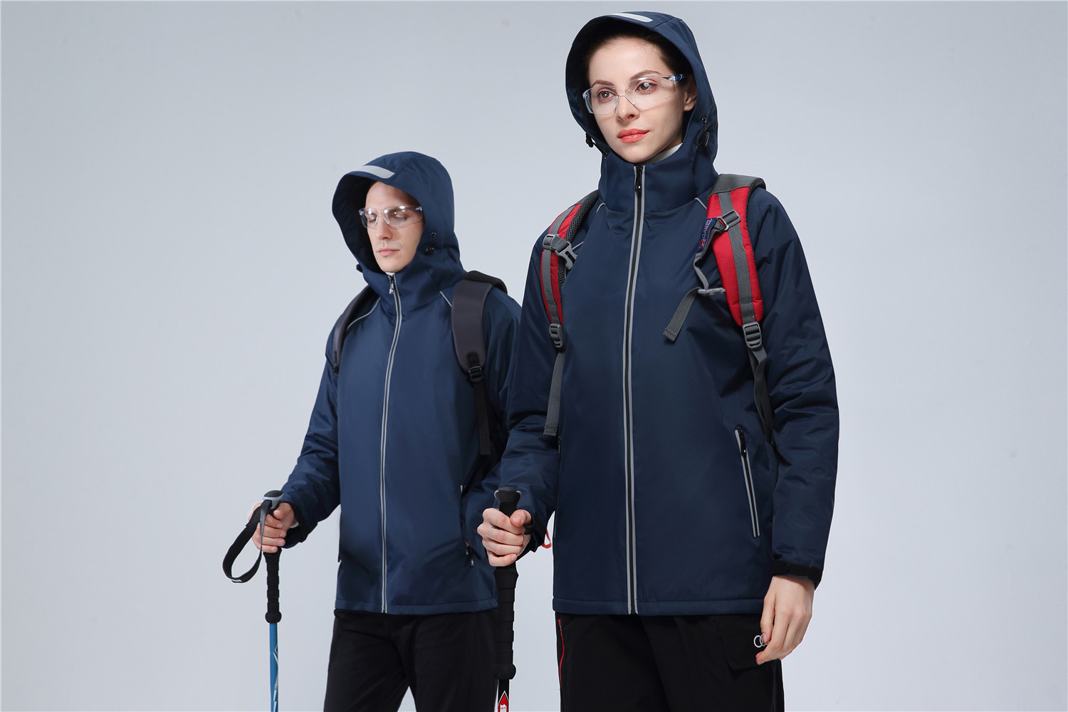 壓條反光一體沖鋒衣模特上身展示效果圖 壓條反光一體沖鋒衣模特上身展示效果圖